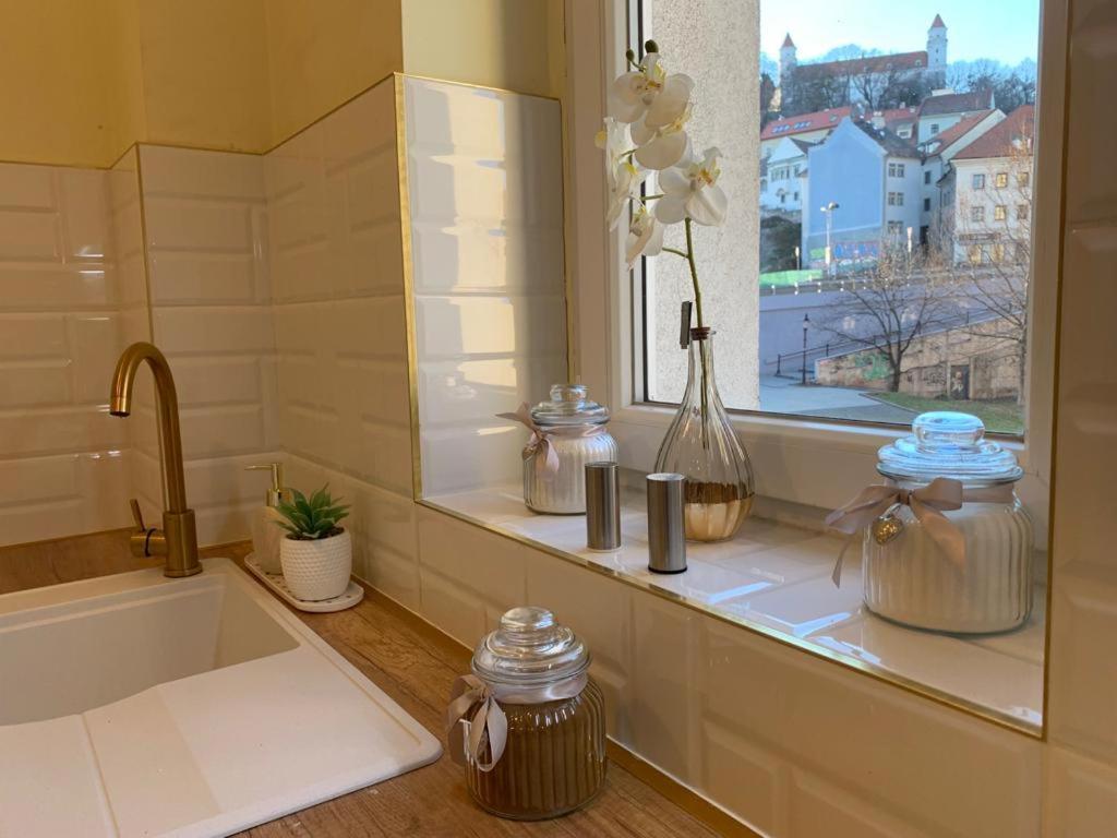 New Oldtown Apartment Near St Martin Cathedral, Ac, Balcony Bratislava Dış mekan fotoğraf